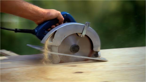 man cutting wood with circular saw